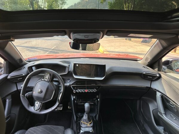 Peugeot 2008 1.2 turbo, Tela,  Aut. GT 2025