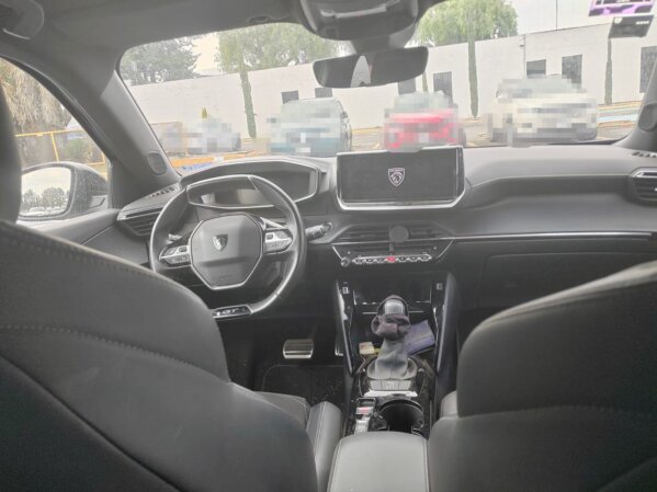 Peugeot 2008 1.2 turbo, Tela,  Aut. GT 2025