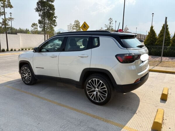 Jeep Compass Altitude 1.3  Turbo 4 Cil 4x2  2024