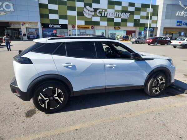 Peugeot 2008 Allure  1.2 turbo, Tela,  Aut.  2024